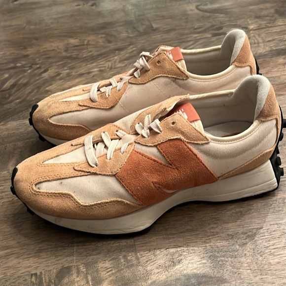 New Balance 327 Men size 9 - Picture 1 of 5